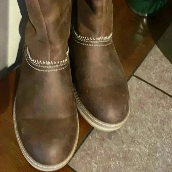 White Mountain TIVIA Boots - Picture 5 of 11